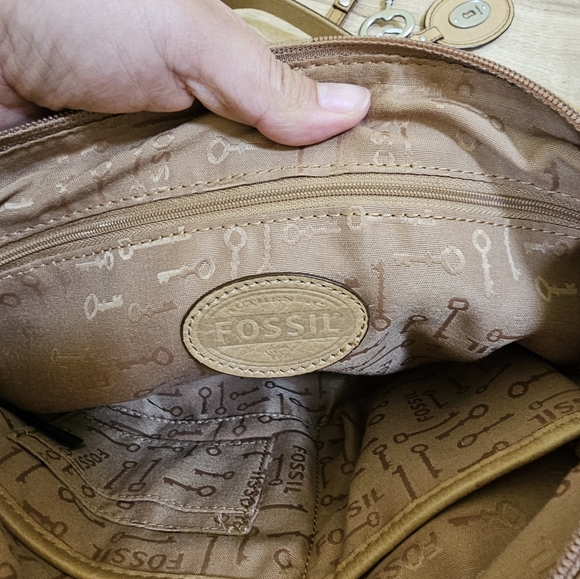 Vintage Fossil Crossbody - Picture 9 of 17